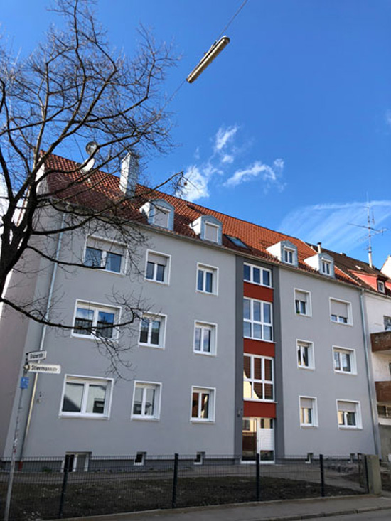 Schöner Wohnen in Augsburg-Oberhausen. Das Mehrfamilienhaus in der Stiermannstraße wurde umfassend saniert.